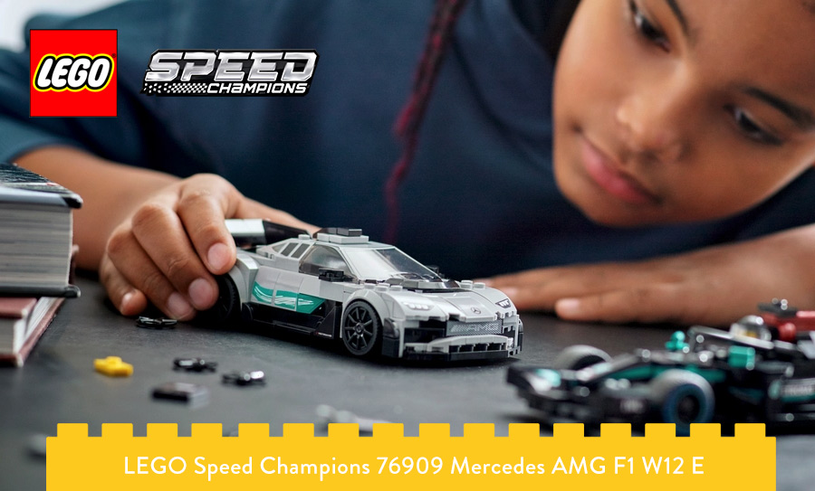 dziewczynka bawiąca się LEGO Speed Champions